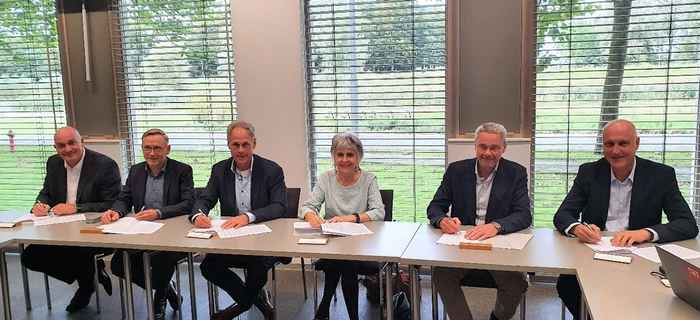 From left to right: Prof. dr. Ton de Kok (CWI), Dr. Axel Berg (SURF), Prof. dr. Peter Werkhoven (Chief Science Officer at TNO), Prof. dr. Karen Maex (Rector Magnificus at UvA), Prof.dr. Joris van Eijnatten (CEO at eScience Center), and Dr. Kees Eijkel (Director of Business Development at TU Delft).